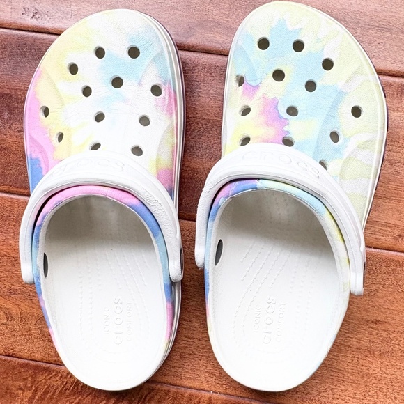Crocs Classic Clogs Pastel Tie-Dye Sandals Rainbow Unisex M4/W6 - Picture 1 of 7